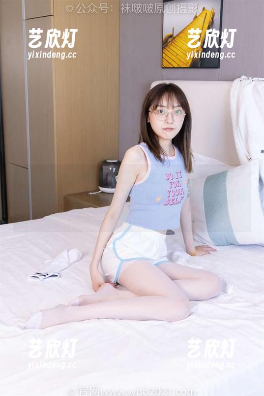 BoBoSocks袜啵啵-甜甜圈 BoBoSocks袜啵啵 - 甜甜圈再造神奇:黑色踩脚袜在在线写真中给我带来无尽联想!
