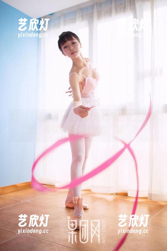 GIRLT果团网-陈秋雨 GIRLT果团网 - 在陈秋雨的私房美足合集里,难以选择最喜欢的“脚”色