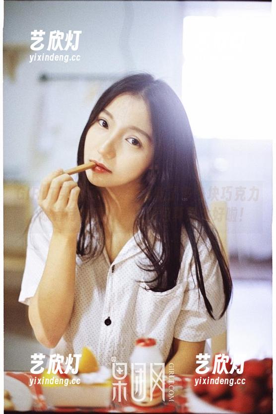 GIRLT果团网-陈诗诗 GIRLT果团网 - 羡慕我吃了多少块巧克力,陈诗诗的美脚高清图包真是太好啦!