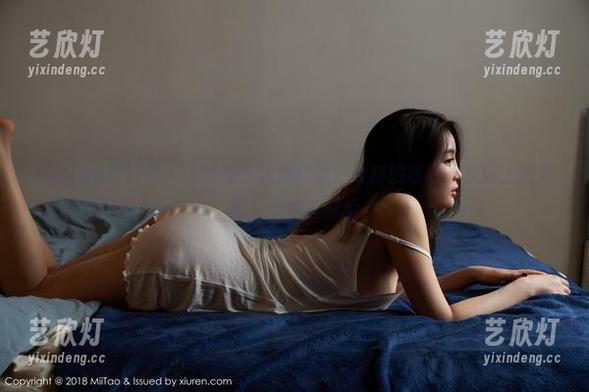 MiiTao蜜桃社-王静瑶 MiiTao蜜桃社 - 王静瑶在泳池合集:身材的迷离,水面上的光影,好像在散步