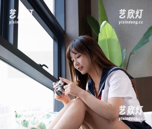 看这！Seoyool(서율)最新搞怪cos，把灯笼裤与草莓内裤穿出了新高度！