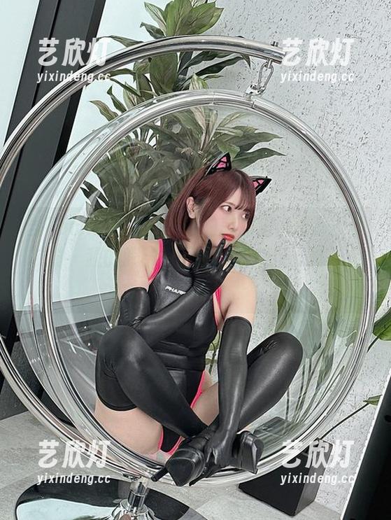 当Tomiko(とみこ)的美图里出现那条丝袜时，我的眼球一下子就被俘获，真与众不同。