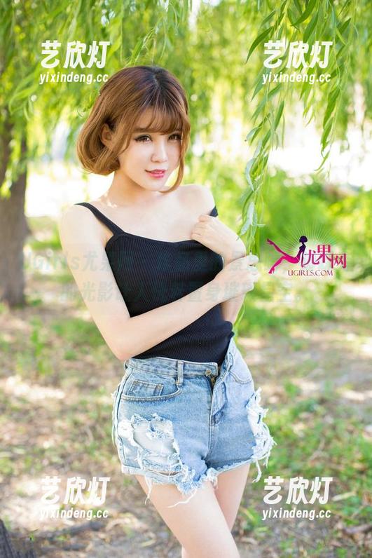 UGirls尤果网-景思晴 UGirls尤果网 - 作品里的景思晴,脚踝旁的光影让人恍若置身璀璨星空。