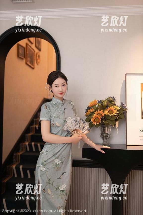 Xiuren秀人网 - MARA酱素颜出击，灰丝热辣图片抢眼！