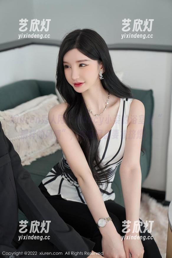 Xiuren秀人网 - Nancy小姿的浴室里“别样的风情”，难怪网盘要被挤爆…