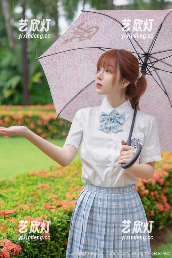 Xiuren秀人网-周井空 Xiuren秀人网 - 原图亮相,周井空在短裙里只需一个转身