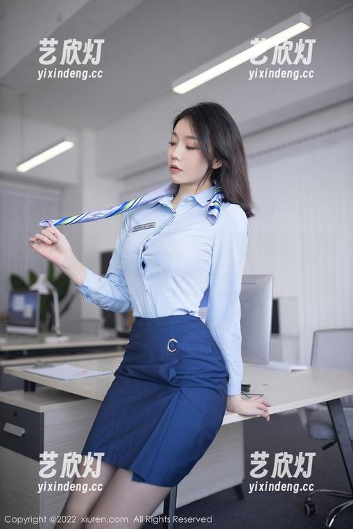 Xiuren秀人网-奶油妹妹 Xiuren秀人网 - 夏日晕染:奶油妹妹的原图展现出淡淡的呆萌