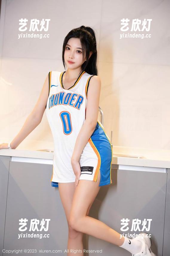 Xiuren秀人网-小夕Kitty Xiuren秀人网 - 小夕Kitty的青春之旅——从原图到作品,少女梦可能比我周一的早餐还要美好!