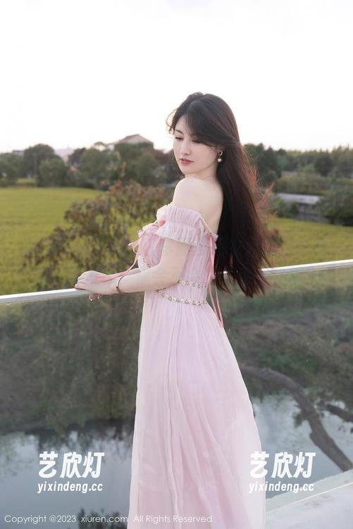 Xiuren秀人网 - 李丽莎毛衣大放送，图库更新很棒！你会不会想入手一件呢？