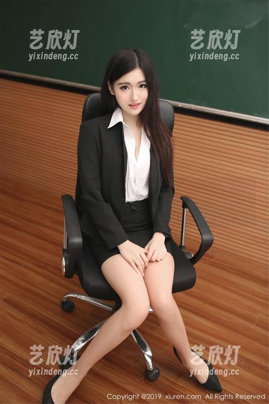 Xiuren秀人网 - 桓淼淼的礼服：你以为没看出她的心情？下载原图后再说。