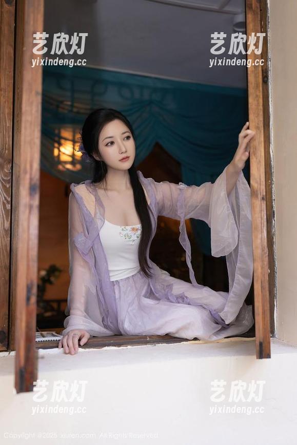 Xiuren秀人网 - 芝芝booty的旗袍真让人眼前一亮，没事别忘了下载这组美图呀！