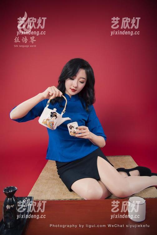 丽柜-凉儿 丽柜 - 凉儿的写真集:看我怎么在合同陷阱里优雅出击
