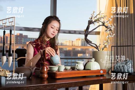克拉女神-芊芊 克拉女神 - 芊芊在线作品中的蕾丝,随便一个小角落都能引发一阵小慌乱。