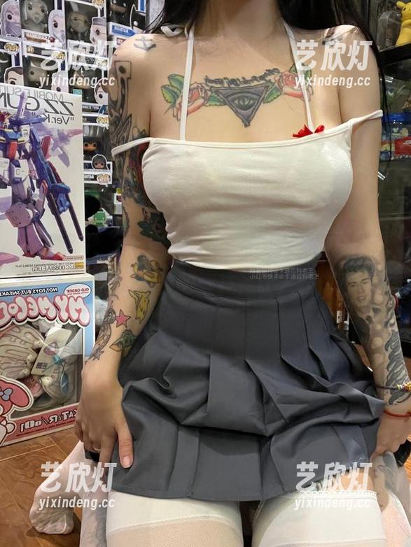 卡通百科老王 微密圈 - 卡通百科老王的战警系列定制写真:瞧他这一脸的演技,让人忍俊不禁