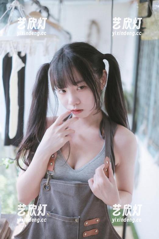 可可小白兔 你们看可可小白兔穿旗袍的样子,快来下载她的作品集,轰炸大脑细胞!