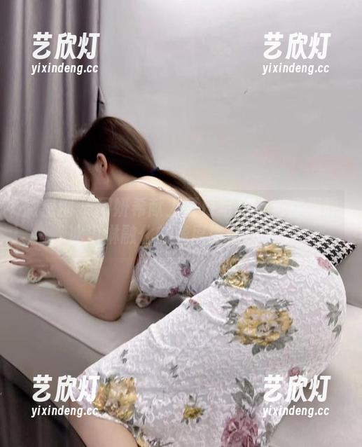 周妍希 微密圈 - 周妍希献上夏日写真:当你发现冰淇淋融化的速度比你还快…