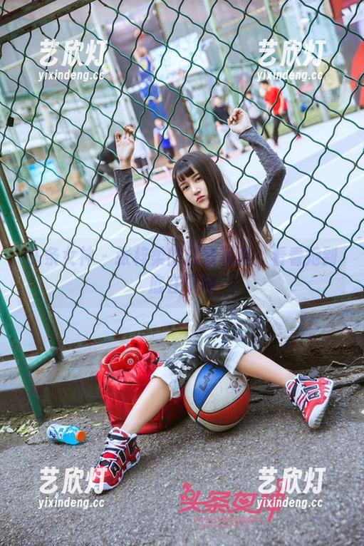 头条女神-张梓柔 头条女神 - 张梓柔的日常写真:看看她到底在干嘛