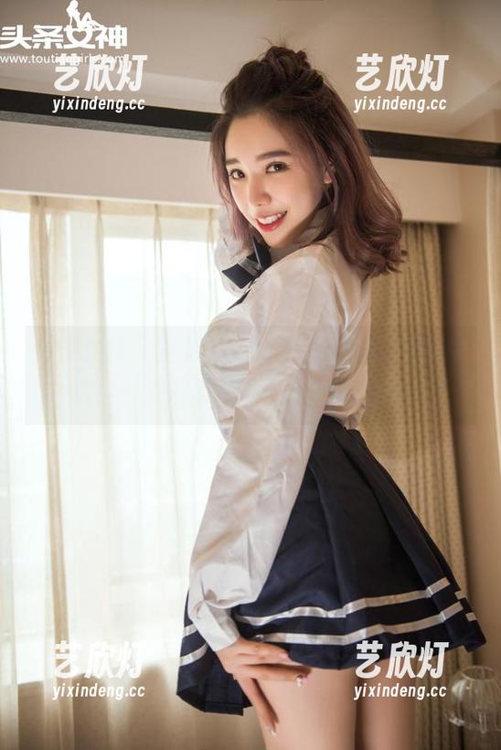 头条女神-查莉娅 头条女神 - 查莉娅在这张自拍里,无意中透出一点调皮,私拍原图都捡漏!