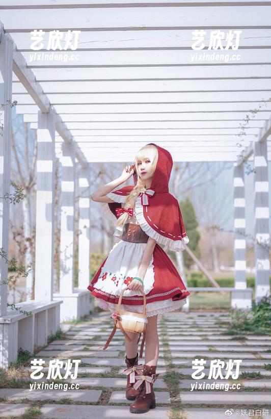 妖君白研 有种自信,来自妖君白研的牛仔裤,快来拿免费资源