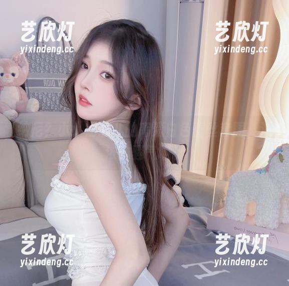 小小奶瓶儿 纳尼?小小奶瓶儿的高清白色蕾丝套图,浓浓的骚气啊。