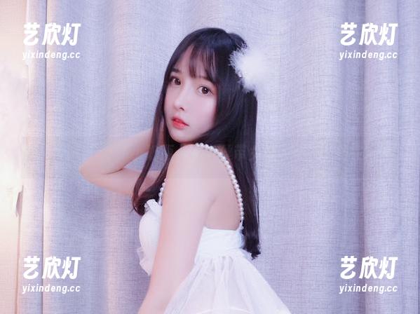 小小奶瓶儿 你能相信吗?小小奶瓶儿变身丝带女友,cos图册在此!
