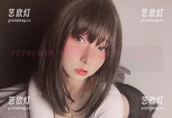 小泉学姐吖的写真，今天又被小恶魔一击，原来这是她的招牌技！