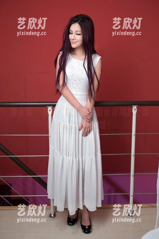推女郎-赵惟依 推女郎 - 从原图到套图,赵惟依用护士造型撩了不少目光呢!