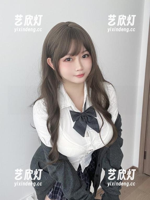 是依酱呀 穿着睡衣的优雅,是依酱呀的高清写真另类解读!