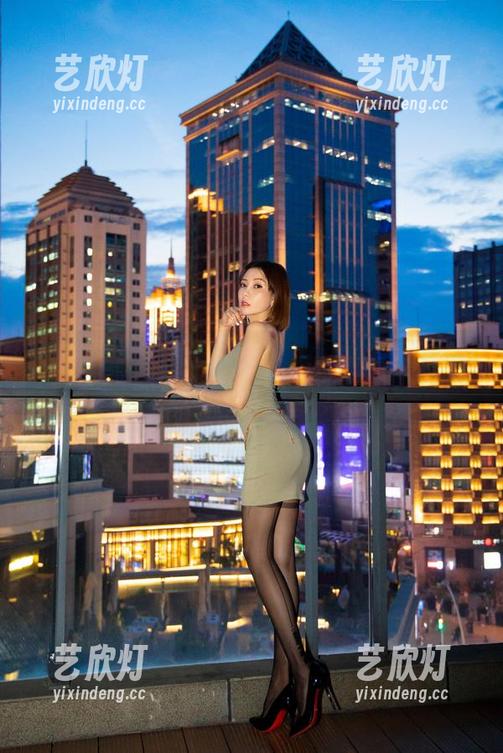 果儿Victoria 微密圈 - 走入果儿Victoria的女王合集:照片间的优雅和神秘。