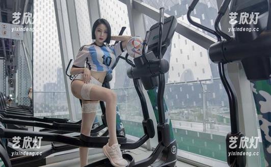 果儿Victoria 微密圈 - 图包里的果儿Victoria美脚,怎么随便一照有种高级感,这可真是个谜~