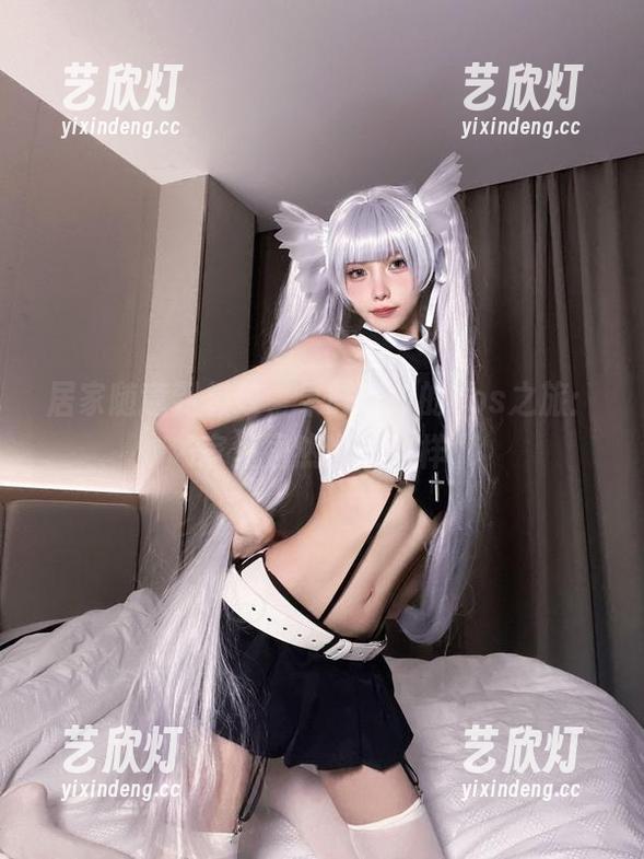 果咩酱w 居家随意到极致,果咩酱w的cos之旅:家里居然也能这样