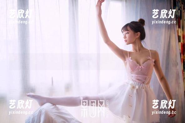果团网-裴希西 果团网 - 浴缸不只用来洗澡?裴希西私拍图片中真有一套。