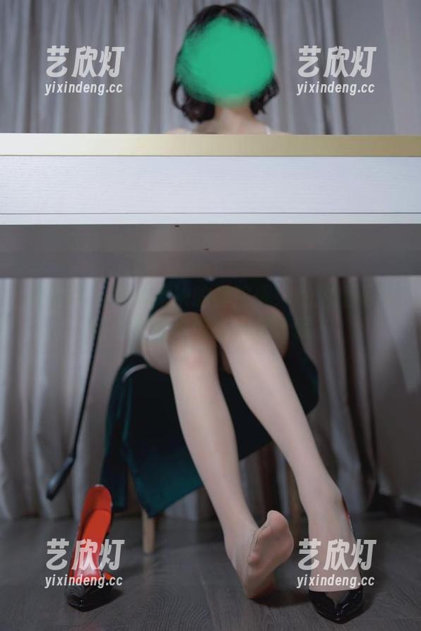 禅院熏 微密圈 - 犹豫不决的禅院熏:私拍里面的纯白资源好像在玩捉迷藏?