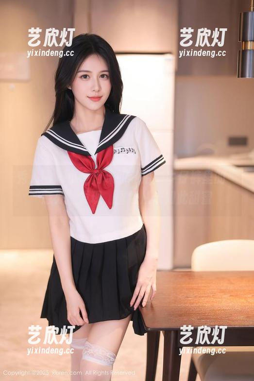 秀人网-小肉肉咪 秀人网 - 小肉肉咪的私拍:牛仔裤里的“意外”发现,图包从未如此甜蜜