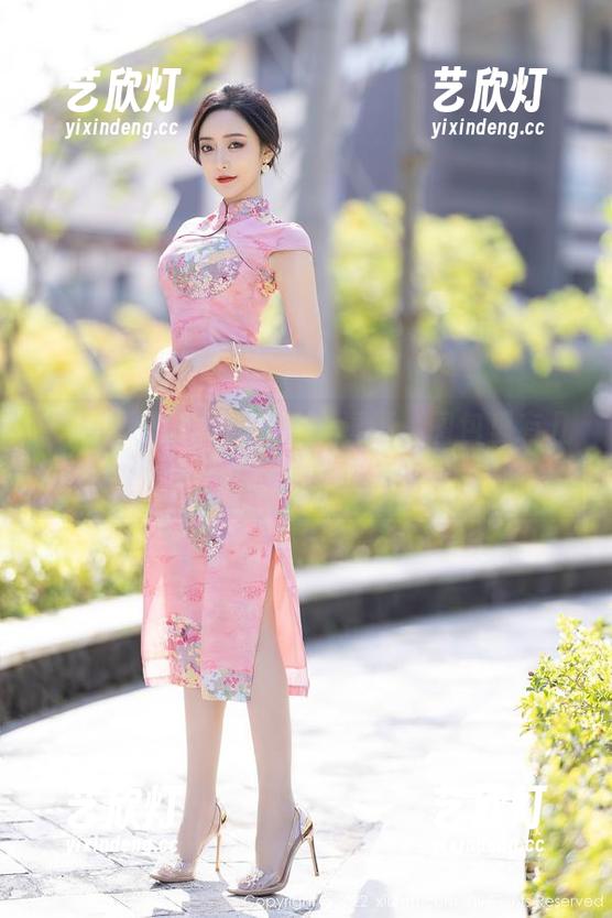 秀人网-小逗逗 秀人网 - 水手服下的小逗逗,图包里有几张值得“品味”的