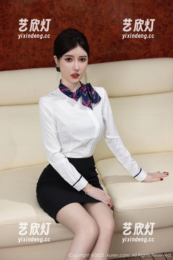 秀人网 - 听说李丽莎的私房图包要发布，秘密多到让人想手机里多放点存储。