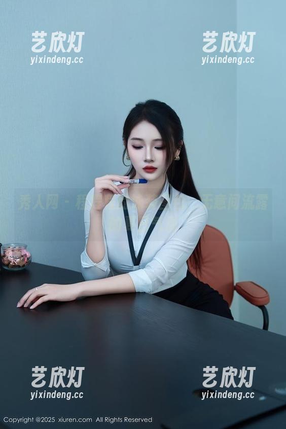 秀人网-程程程 秀人网 - 程程程的泳装图包:无意间流露的夏日气息