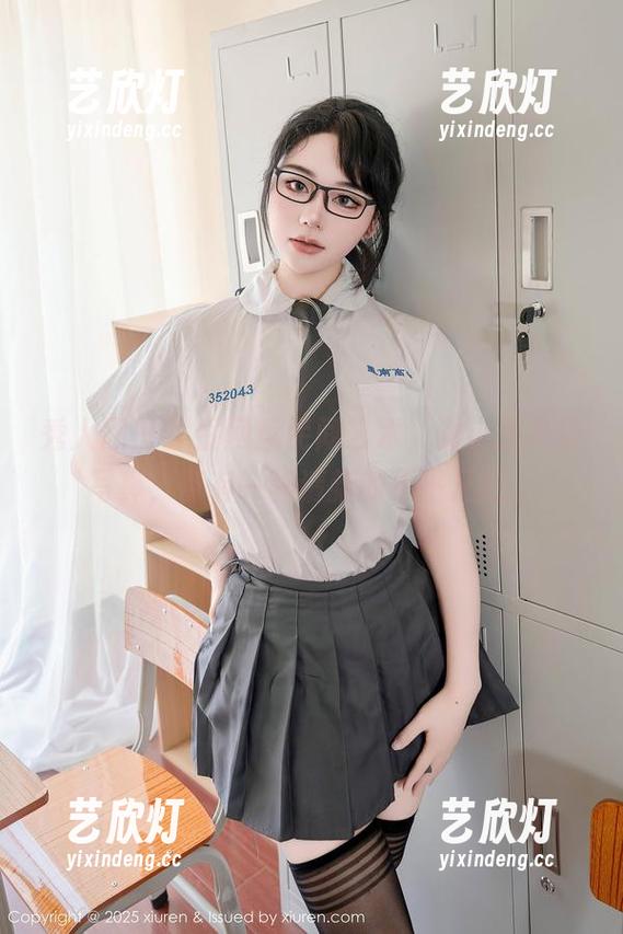秀人网-谢小葱 秀人网 - 发掘网盘民间艺术,谢小葱吊带写真,带有一种清新的不平凡感。