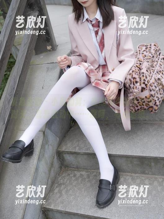 紧急企划-小恩 紧急企划 - 小恩的窝:在线写真的体操服时光,蠢蠢欲动中……嘿呵,有点意思。