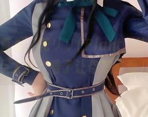 全套写真里，花リリ(Plant Lily)的礼服亮点太多，看了让你想多看几遍！