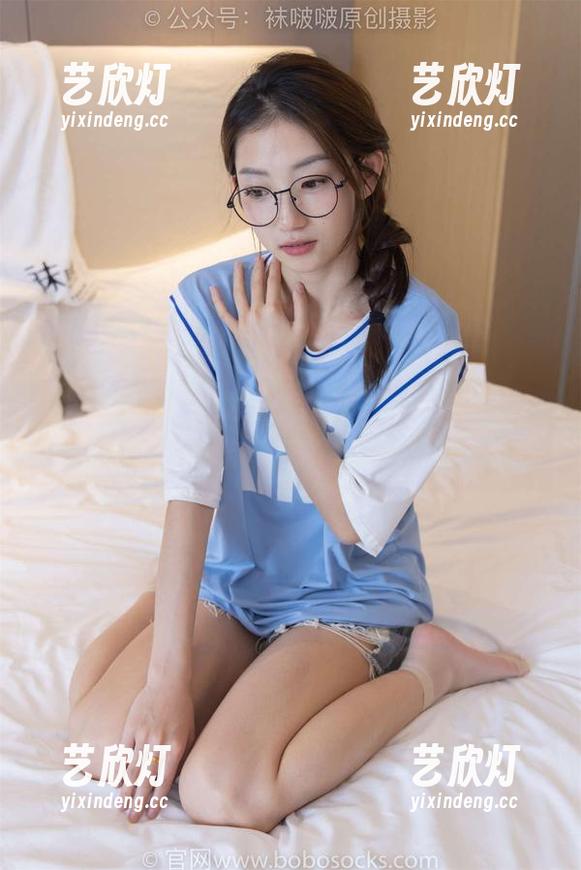 袜啵啵-甜甜圈 袜啵啵 - 御姐风范!甜甜圈的免费图集,稍微有点不走寻常路呢。