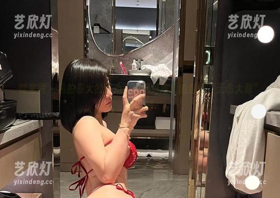 微密圈 - 私拍最大的亮点？当然是詹詹的那些“无伤大雅”的表情