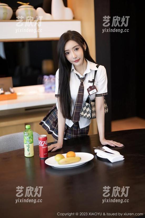 语画界-杨紫嫣Cynthia 语画界 - 写真不可思议:杨紫嫣Cynthia的棉袜,仿佛在说话