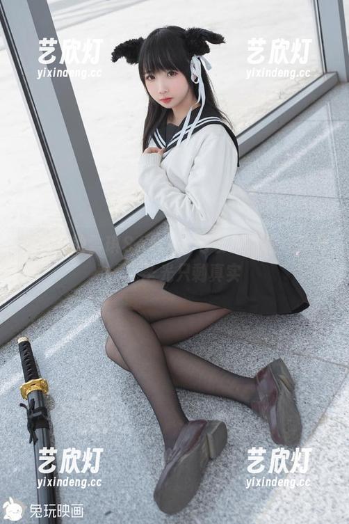 雪琪SAMA 写真里的雪琪SAMA,毛衣少女模式打开,无圣光只剩真实