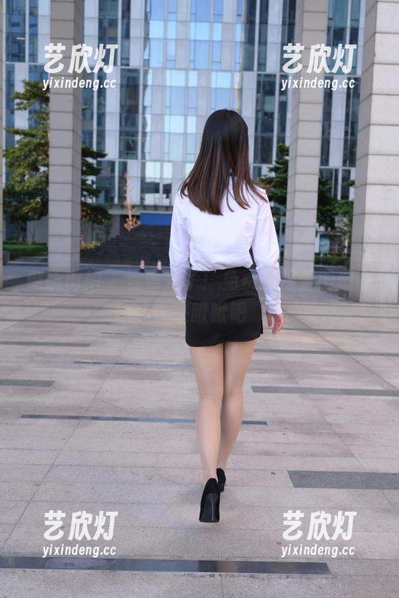 魔镜街拍-曼曼 魔镜街拍 - 曼曼来了!免费的裸足图册,快来瞅瞅吧